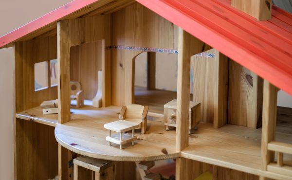Doll House Assembly in Lake Stevens